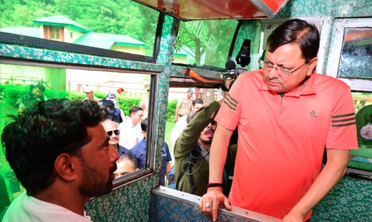 सीएम धामी ने आपदा पीड़ितों से की मुलाकात