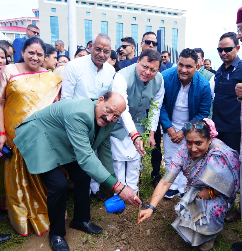 मुख्यमंत्री धामी ने गैरसैंण (भराड़ीसैंण) में “एक पेड़ माँ के नाम” अभियान के तहत किया पौधा रोपण