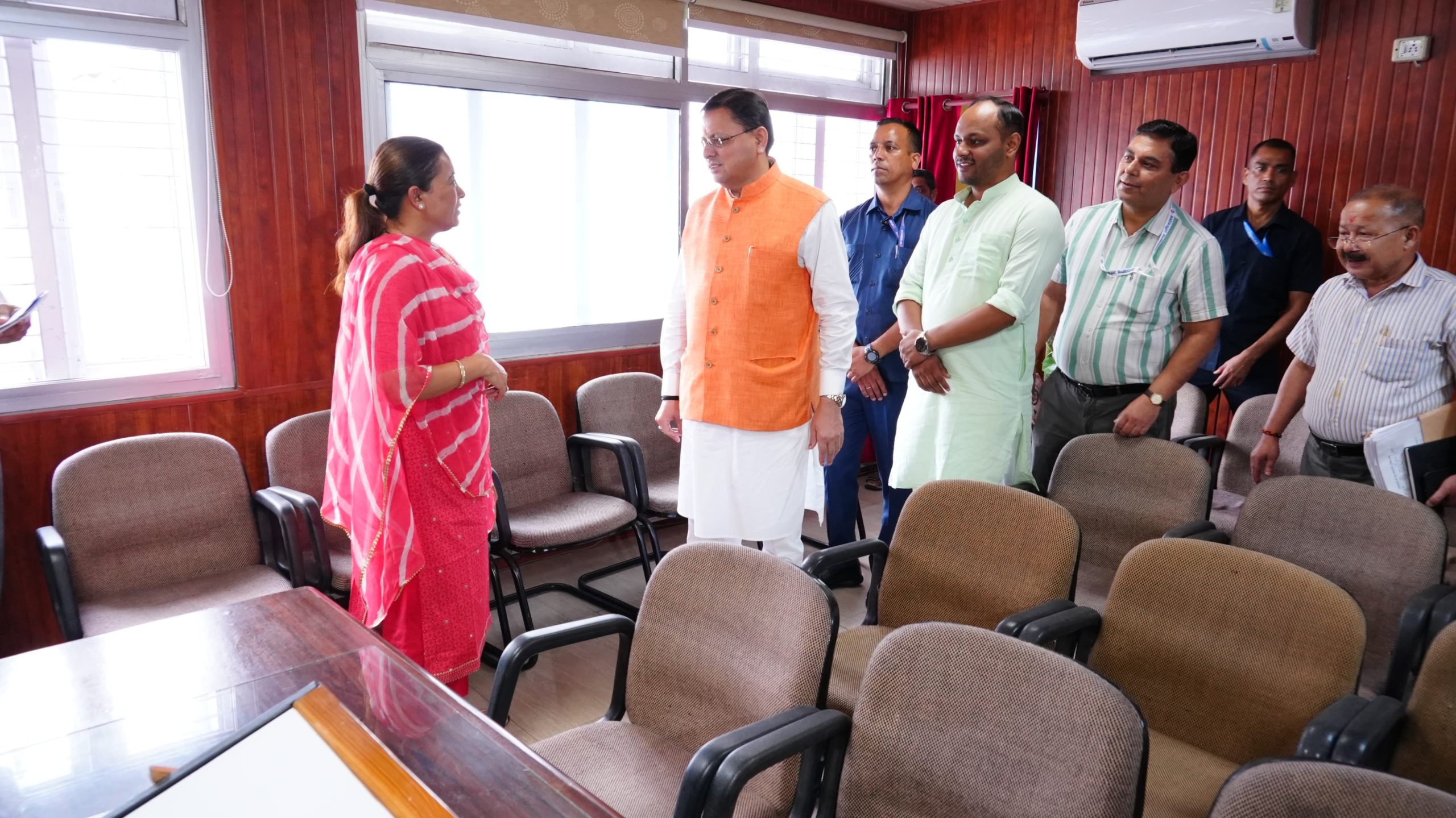 मुख्यमंत्री ने किया विधानसभा स्थित विभिन्न कार्यालयों का निरीक्षण