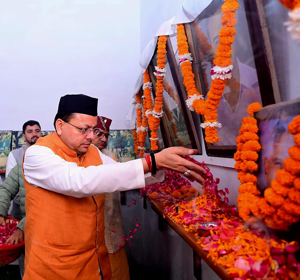 मुख्यमंत्री धामी ने मसूरी गोलीकांड शहीदों को अर्पित की श्रद्धांजलि