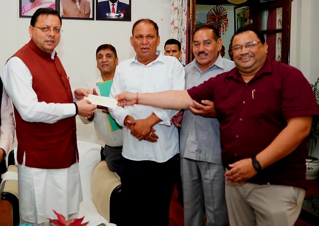 सीएम धामी से उत्तराखण्ड राज्य उत्पादन एवं कृषि विपणन बोर्ड अध्यक्ष ने भेंट की