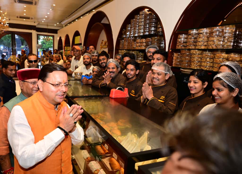 मुख्यमंत्री धामी ने “GST बचत उत्सव” के तहत विभिन्न दुकानों का भ्रमण किया।