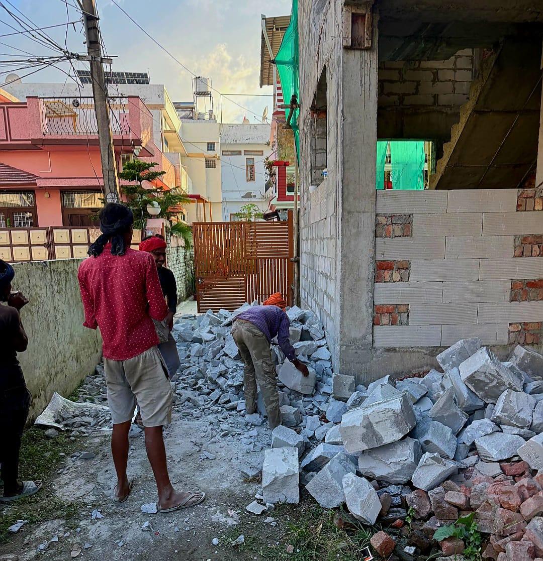 एमडीडीए की बड़ी कार्रवाई– कांवली रोड पर अवैध व्यावसायिक निर्माण ध्वस्त