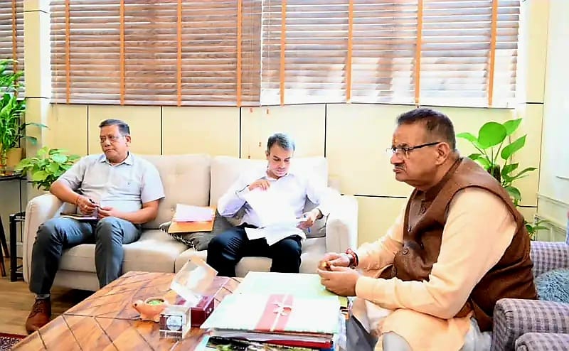 कैबिनेट मंत्री गणेश जोशी ने की मसूरी विधानसभा क्षेत्र के अंतर्गत सड़कों से सम्बंधित विकास कार्यो की समीक्षा