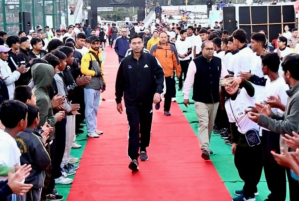 पवेलियन ग्राउंड से शुरू हुई 8 किलोमीटर मैराथन, 700 से अधिक धावक हुए शामिल