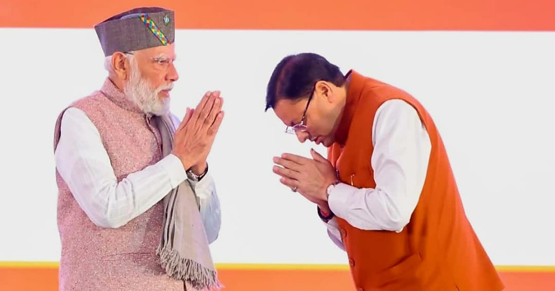 सीएम धामी की पीठ थपथपा गए पीएम मोदी