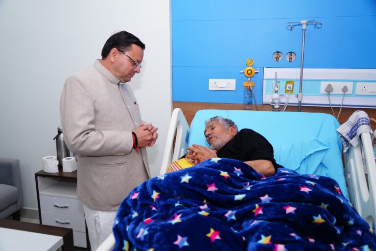 मुख्यमंत्री पुष्कर सिंह धामी ने अस्पताल में भर्ती UKD नेता एवं पूर्व विधायक श्री दिवाकर भट्ट का कुशलक्षेम जाना
