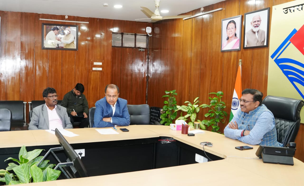 मुख्य सचिव ने अधिकारियों से देहरादून शहर में सीवर लाईन की स्थिति की विस्तार से जानकारी ली