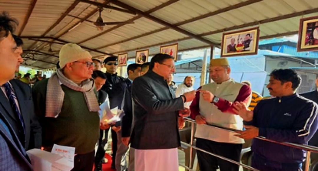 मुख्यमंत्री धामी ने खटीमा में जनता की समस्याएं सुनी, अधिकारियों को दिए समाधान के निर्देश