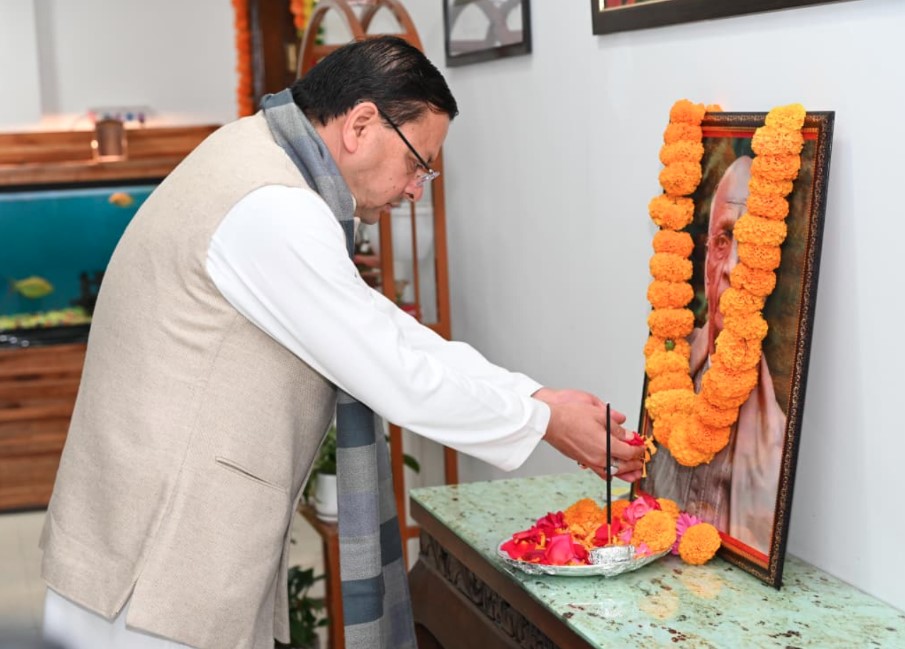 मुख्यमंत्री धामी ने सरदार पटेल को दी श्रद्धांजलि सीएम धामी बोले—सरदार पटेल का योगदान सदैव अविस्मरणीय