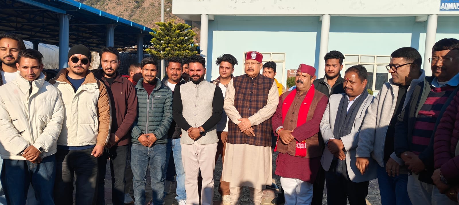 कैबिनेट मंत्री सतपाल महाराज ने नैनी-सैनी एयरपोर्ट में संचालित कार्यों का निरीक्षण किया