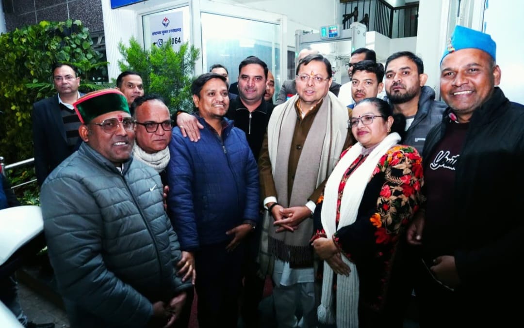 उपनल कर्मचारियों ने मुख्यमंत्री पुष्कर सिंह धामी से भेंट कर ‘समान कार्य–समान वेतन’ पर कैबिनेट के ऐतिहासिक निर्णय के लिए व्यक्त किया आभार