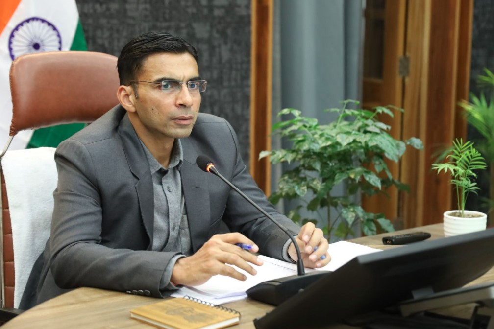 जर्जर स्कूलों की पहचान व ध्वस्तीकरण की प्रक्रिया तेज, डीएम ने दिए सख्त निर्देश