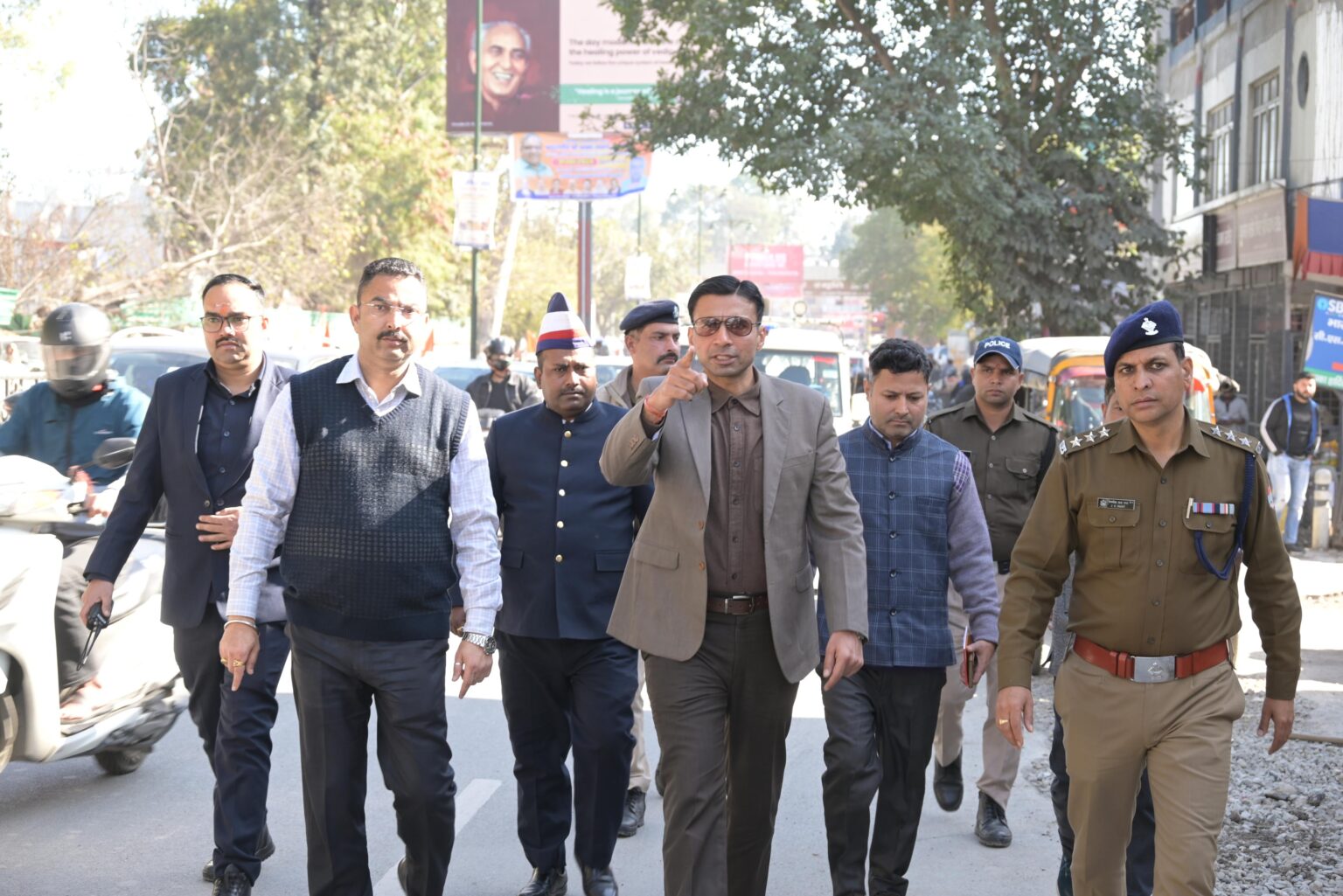 देहरादून में सड़क कटिंग शर्तों का उल्लंघन, डीएम ने यूपीसीएल के खिलाफ लिया बड़ा एक्शन