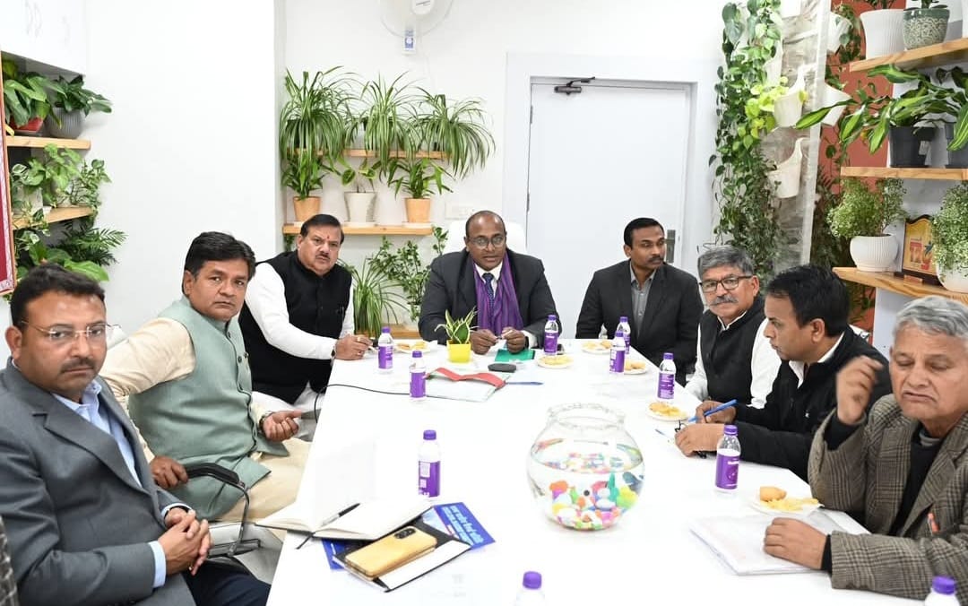 मुख्य निर्वाचन अधिकारी ने की राजनैतिक दलों के साथ बैठक