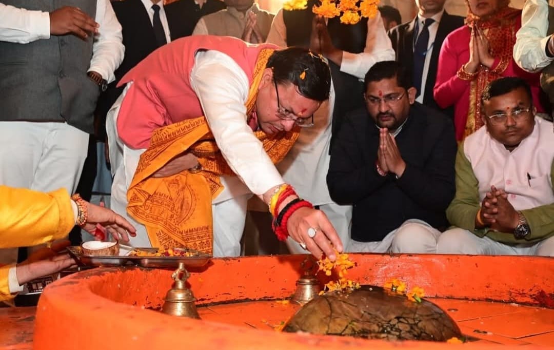 सीएम धामी ने वनखंडी महादेव मंदिर में किया 12 दिनी महाशिवरात्रि मेले का शुभारंभ, किया जलाभिषेक