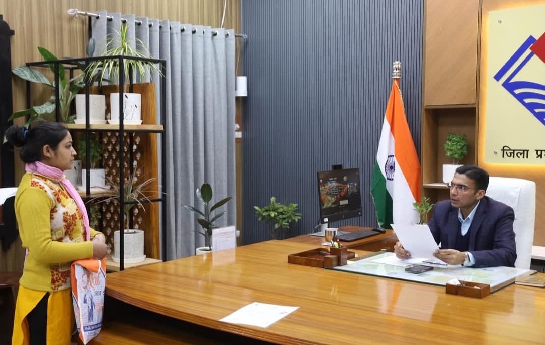 मां के बाद सहारे को तरसी तान्या, DM ने दिलाया हक
