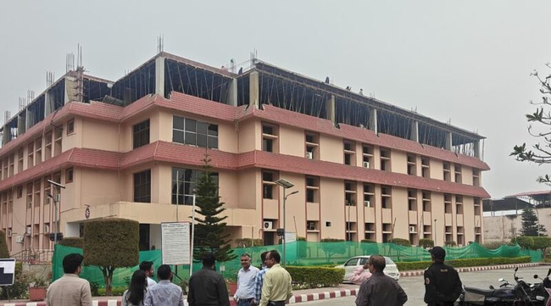 एमडीडीए की सख्त कार्रवाई, धौरण रोड स्थित अवैध रूप से निर्मित एवं संचालित “हेल्पिंग हेल्थ” हॉस्पिटल सील