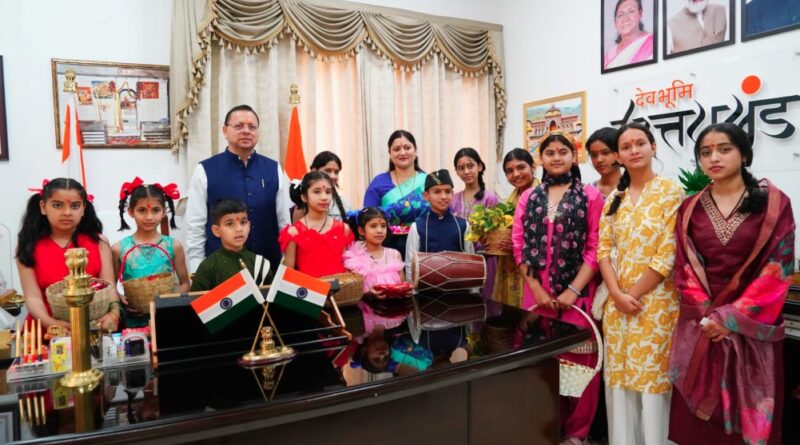 मुख्यमंत्री धामी ने सपरिवार मनाया लोकपर्व फूलदेई, प्रदेशवासियों को दी शुभकामनाएं