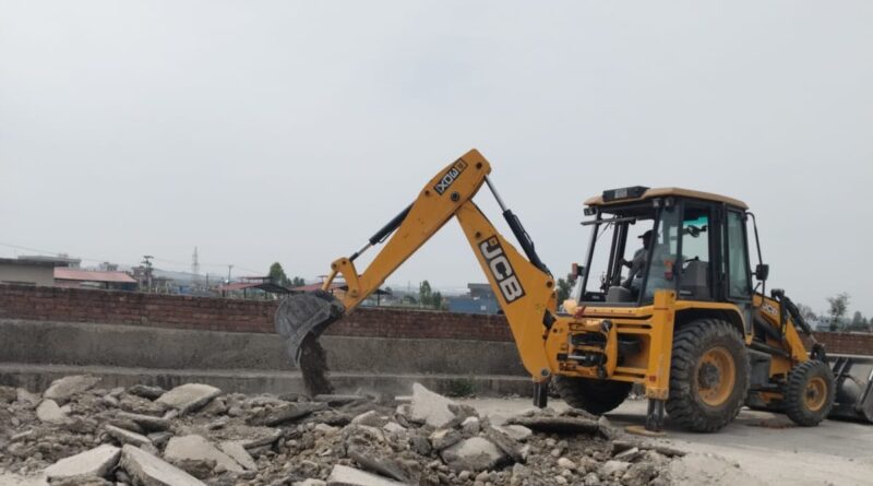 देहरादून में 30 बीघा अवैध प्लॉटिंग पर चला एमडीडीए का बुलडोजर