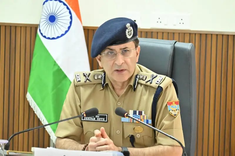 पुलिस मुख्यालय में लॉ एंड ऑर्डर को लेकर उच्च स्तरीय बैठक, डीजीपी ने दिए अधिकारियों को कड़े निर्देश
