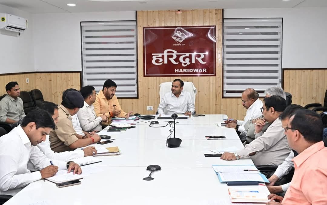 बीएचईएल,सिडकुल एवं शिवालिक नगर पालिका क्षेत्रांतर्गत सफाई व्यवस्था दूरस्त रखने के लिए जिलाधिकारी ने संबंधित अधिकारियों के साथ की बैठक