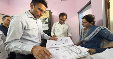 विकासनगर सब-रजिस्ट्रार कार्यालय पर डीएम का छापा: विलेख जब्त, स्टांप चोरी और प्रतिबंधित भूमि रजिस्ट्री का खुलासा