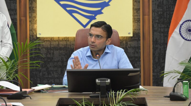 डेंगू रोकथाम को लेकर प्रशासन अलर्ट, डीएम सविन बंसल ने ली अधिकारियों की बैठक