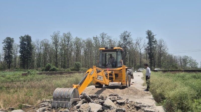 देहरादून में एमडीडीए की बड़ी कार्रवाई, सिमलास ग्रांट में अवैध प्लॉटिंग पर चला बुलडोजर