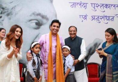 देश के पहले लेखक गांव पहुंचे डॉ. कुमार विश्वास, कविता और भारतीय संस्कृति से युवाओं को दिया प्रेरणा का संदेश