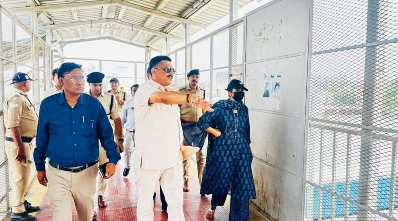 मेला अधिकारी ने ज्वालापुर रेलवे स्टेशन सहित घाटों एवं सड़कों का किया निरीक्षण