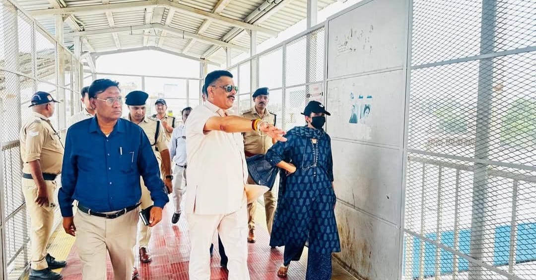 मेला अधिकारी ने ज्वालापुर रेलवे स्टेशन सहित घाटों एवं सड़कों का किया निरीक्षण