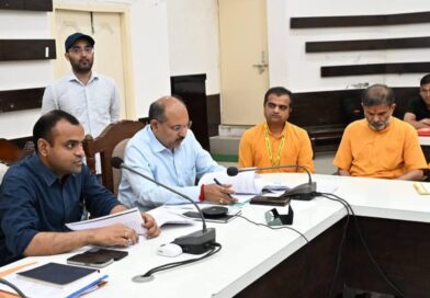 जनपद में कचरा एवं ठोस अपशिष्ट के उचित निस्तारण हेतु सभी संबंधित अधिकारी गंभीरता से कार्य करे – जिलाधिकारी मयूर दीक्षित