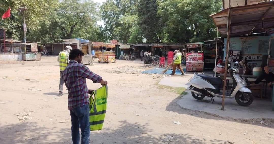 जिलाधिकारी मयूर दीक्षित के निर्देशन में जनपद में चलाया जा रहा है सफाई अभियान