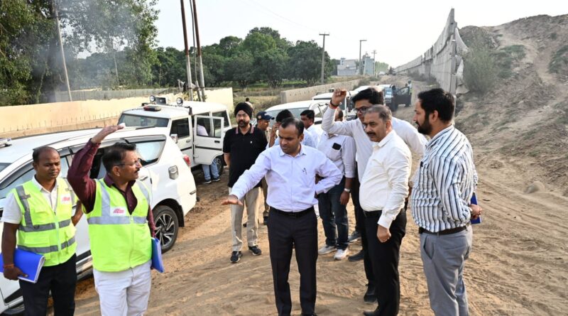 डीएम ने बहादराबाद बाईपास से जगजीतपुर तक निर्माणाधीन फ्लाईओवर कार्यों की प्रगति का लिया जायजा