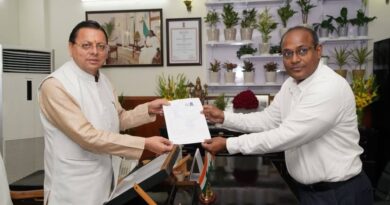 CM धामी को सौंपा गया गणना फॉर्म, प्रदेशभर में शुरू हुआ मतदाता सत्यापन अभियान