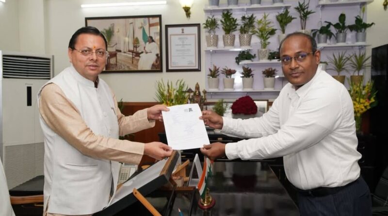 CM धामी को सौंपा गया गणना फॉर्म, प्रदेशभर में शुरू हुआ मतदाता सत्यापन अभियान