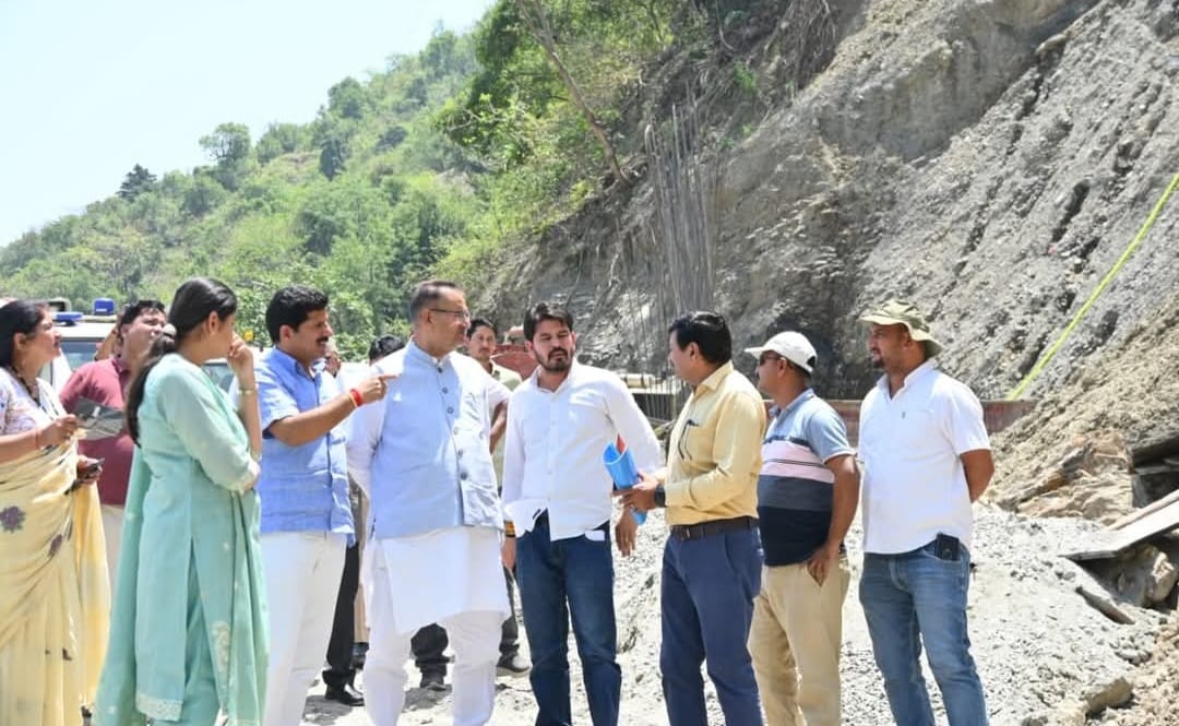 टिहरी में चारधाम यात्रा मार्ग का मंत्री गणेश जोशी ने किया निरीक्षण, दिए गुणवत्तापूर्ण कार्य के निर्देश