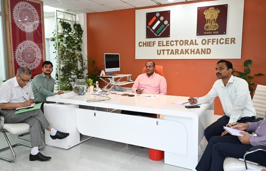 मुख्य निर्वाचन अधिकारी ने की SIR अभियान की समीक्षा, तीन दिन में 19 लाख से अधिक फार्म वितरित