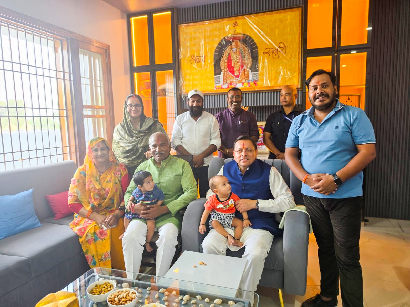 मुख्यमंत्री धामी ने विधायक अरविंद पांडेय के आवास पहुंचकर परिजनों से की भेंट