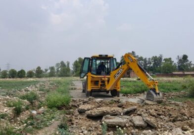 50 बीघा में काटी जा रही अवैध कॉलोनी पर एमडीडीए का बुलडोजर