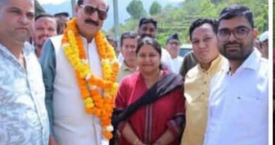 कैबिनेट मंत्री सुबोध उनियाल पहुंचे क्वीली पालकोट , मंदिर मूर्ति स्थापना मे प्रतिभाग के साथ जन समस्याओं को सुना 