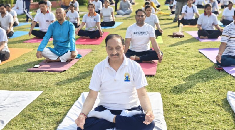 लेखक गाँव बना योग चेतना का केंद्र, हर माह चलेगा अंतर्राष्ट्रीय योग अभियान