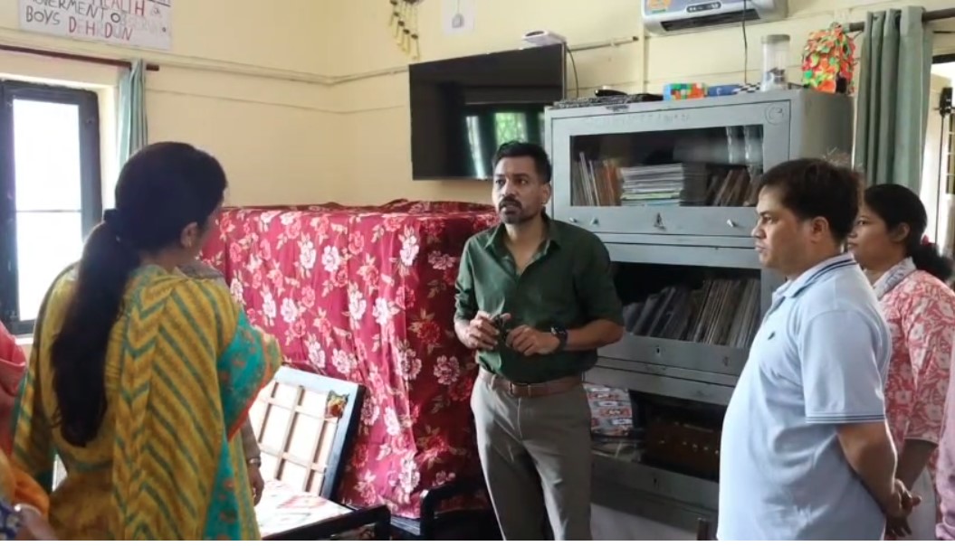 डीएम डॉ0 आशीष चौहान ने नारी निकेतन, बाल सुधार गृह एवं किशोरी गृह का किया निरीक्षण