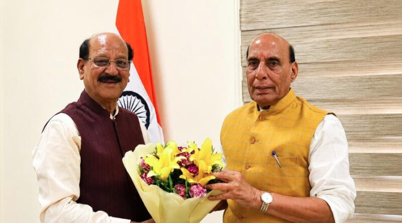 केंद्रीय रक्षा मंत्री राजनाथ सिंह से मिले कैबिनेट मंत्री सुबोध उनियाल