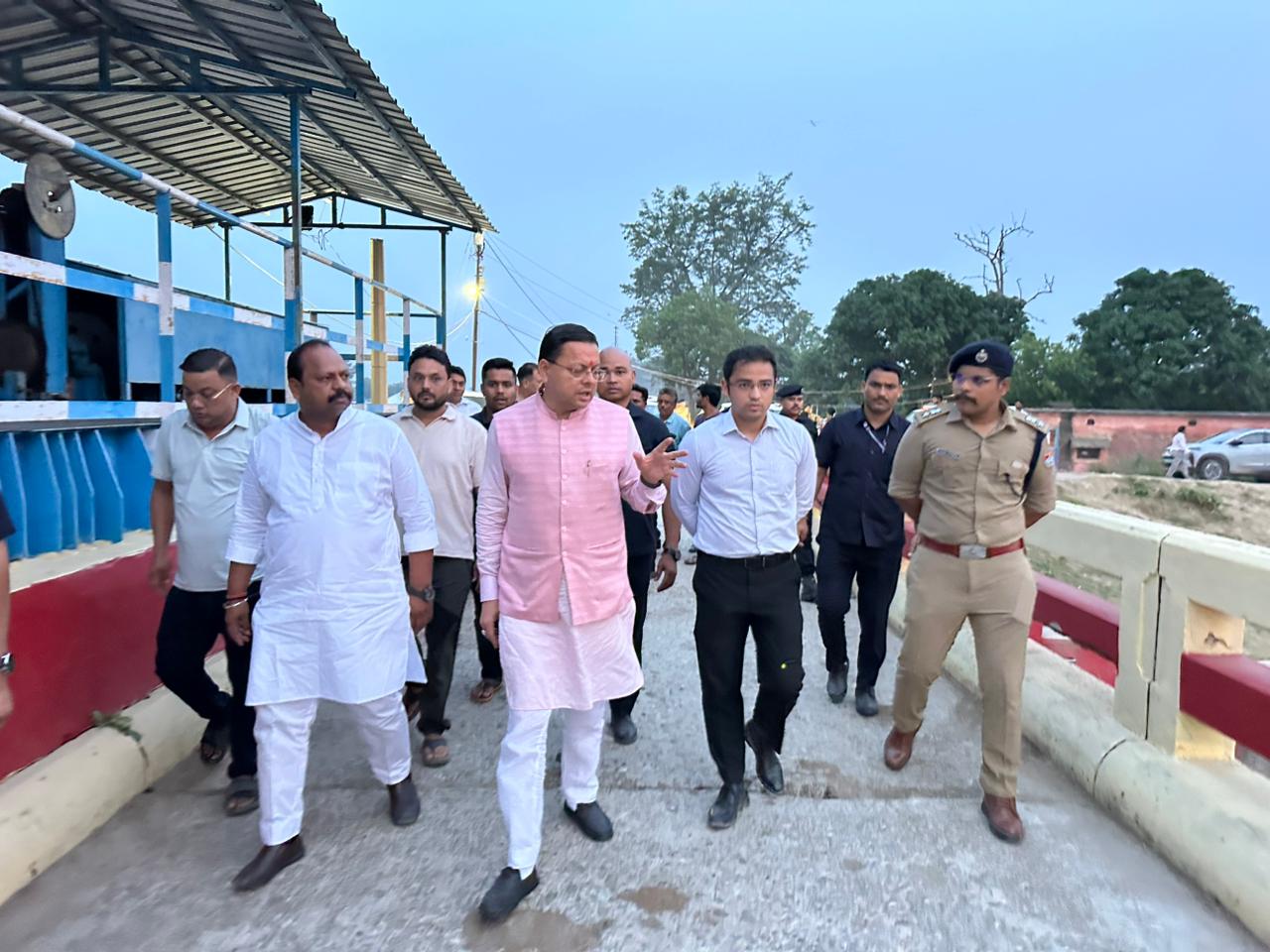मुख्यमंत्री पुष्कर सिंह धामी ने खटीमा के लोहियाहेड वाटर बाईपास का किया स्थलीय निरीक्षण