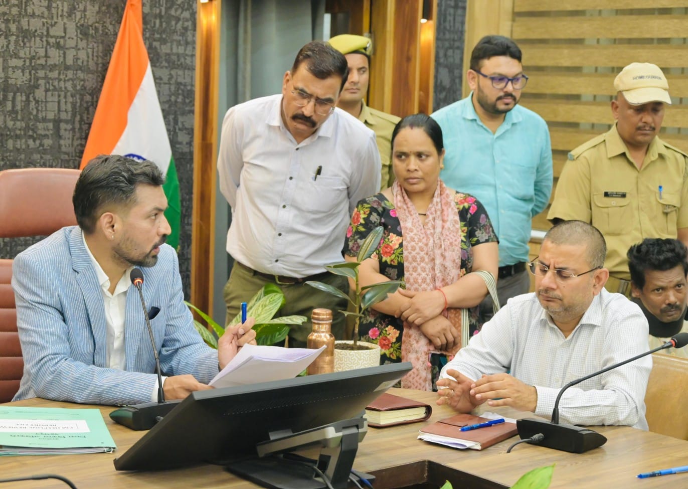 अतिक्रमण, अवैध निर्माण और आपदा से जुड़े मामलों पर डीएम का कड़ा रूख, अधिकारियों को दिए सख्त निर्देश