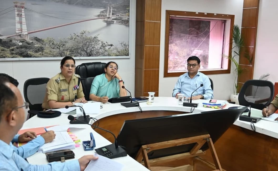 सड़क सुरक्षा को लेकर प्रशासन सख्त, दुर्घटना संभावित स्थलों पर होंगे सुधार कार्य