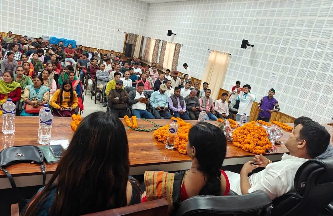 शहरी विकास मंत्री रामसिंह कैड़ा ने धारी ब्लॉक का दौरा कर सुनी भाजपा कार्यकताओं व ग्रामीणों की समस्या