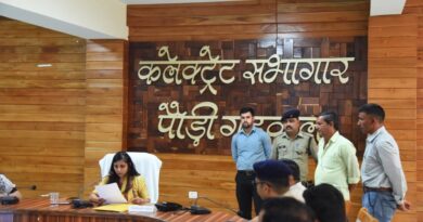 जनता मिलन में 21 शिकायतों पर डीएम सख्त, समयबद्ध एवं संतोषजनक निस्तारण के दिए निर्देश